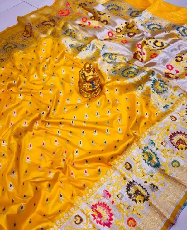 Yellow_Banarsi_Silk_Saree_With_Unstitched_Blouse_For_Women