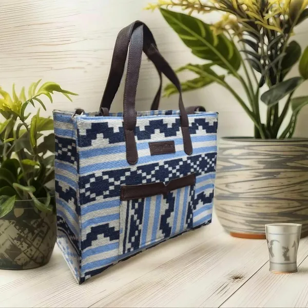 Blue_Stripe_Geometric_Hand_Bag_For_Women