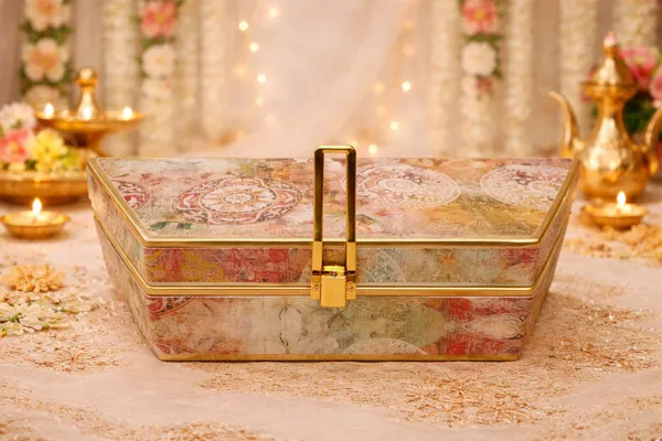 Wedding_Fancy_Shagun_Cash_and_Money_Gaddi_Box_-_Royal_Print