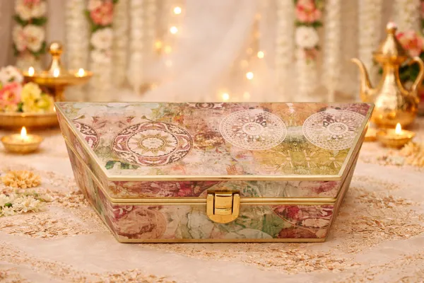 Wedding_Fancy_Shagun_Cash_and_Money_Gaddi_Box_-_Royal_Print