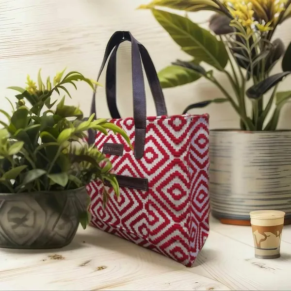 Red_Geometric_Patterned_Hand_Bag_For_Women