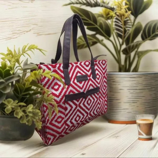 Red_Geometric_Patterned_Hand_Bag_For_Women
