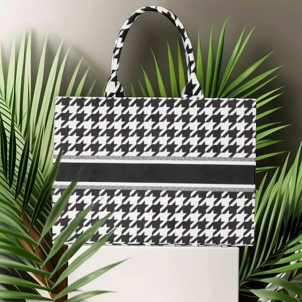 White_And_Black_Print_Customize_Hand_Bag_For_Women