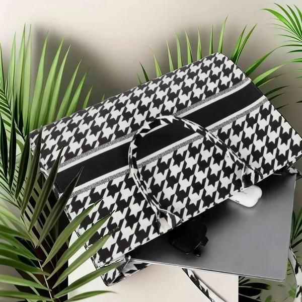 White_And_Black_Print_Customize_Hand_Bag_For_Women