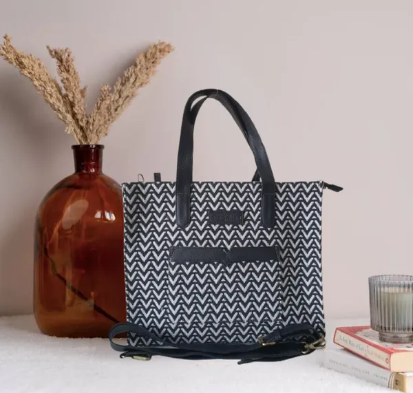 Black_Premium_Patterned_Hand_Bag_For_Women