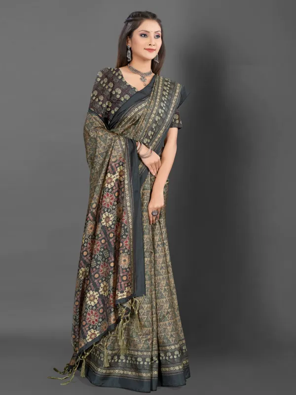 Green_&_Golden_Soft_Silk_Saree_With_Unstitched_Blouse