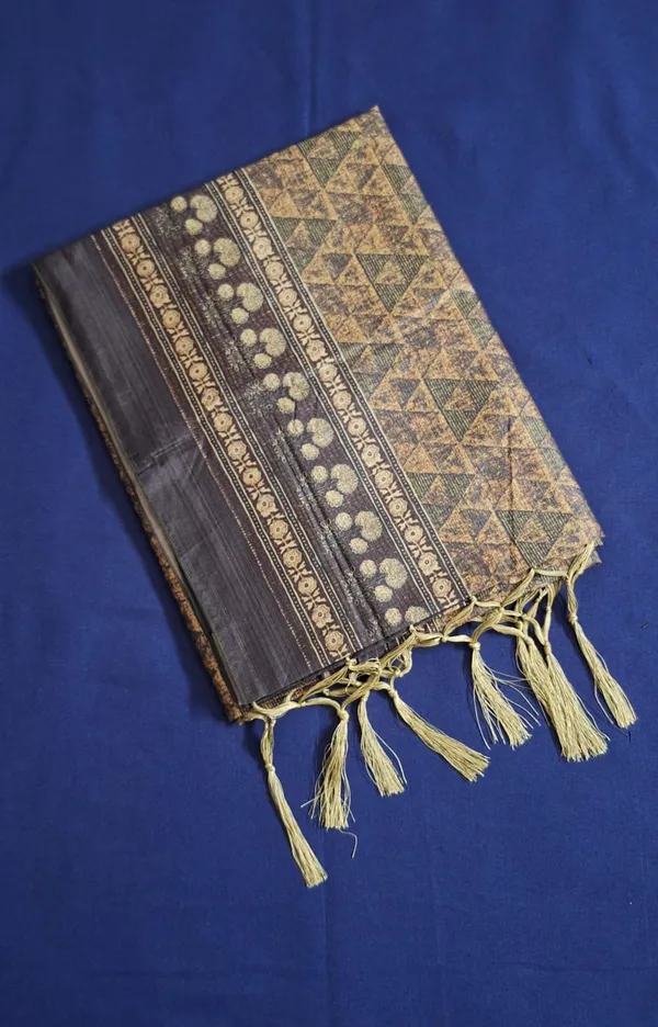 Green_&_Golden_Soft_Silk_Saree_With_Unstitched_Blouse