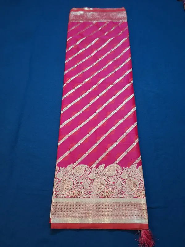 Red_Banarasi_Silk_Saree_With_Unstitched_Blouse