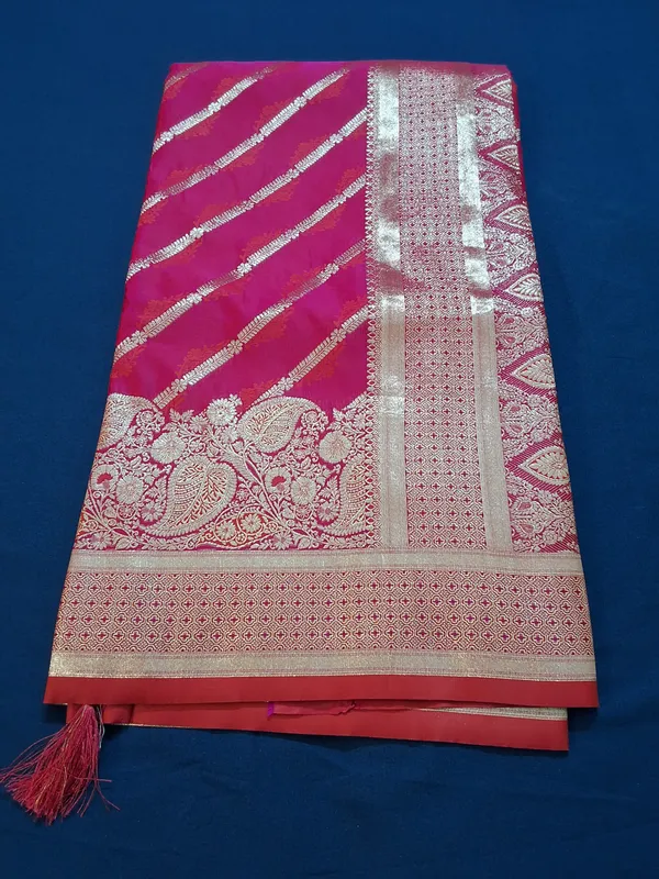 Red_Banarasi_Silk_Saree_With_Unstitched_Blouse