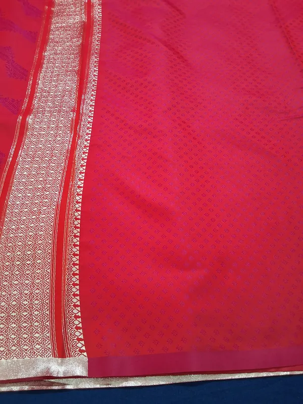 Red_Banarasi_Silk_Saree_With_Unstitched_Blouse