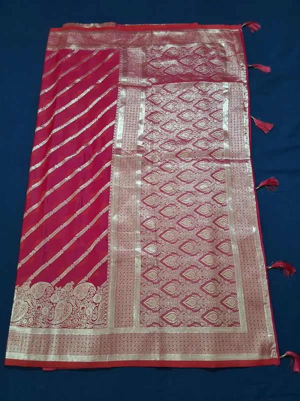 Red_Banarasi_Silk_Saree_With_Unstitched_Blouse