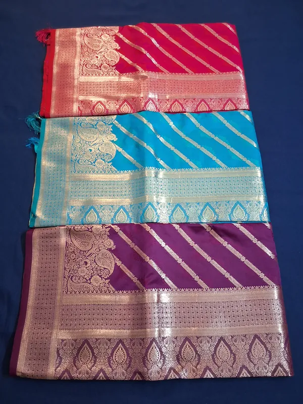 Red_Banarasi_Silk_Saree_With_Unstitched_Blouse