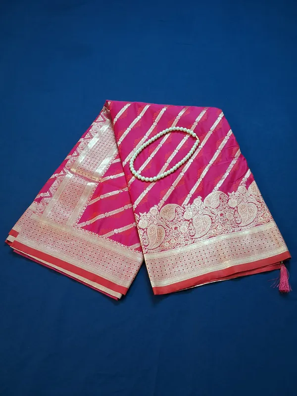 Red_Banarasi_Silk_Saree_With_Unstitched_Blouse