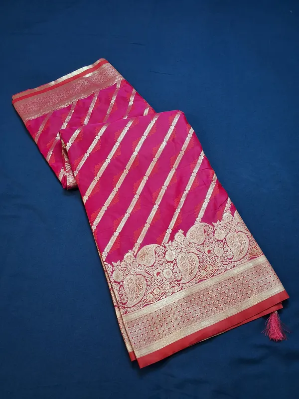 Red_Banarasi_Silk_Saree_With_Unstitched_Blouse