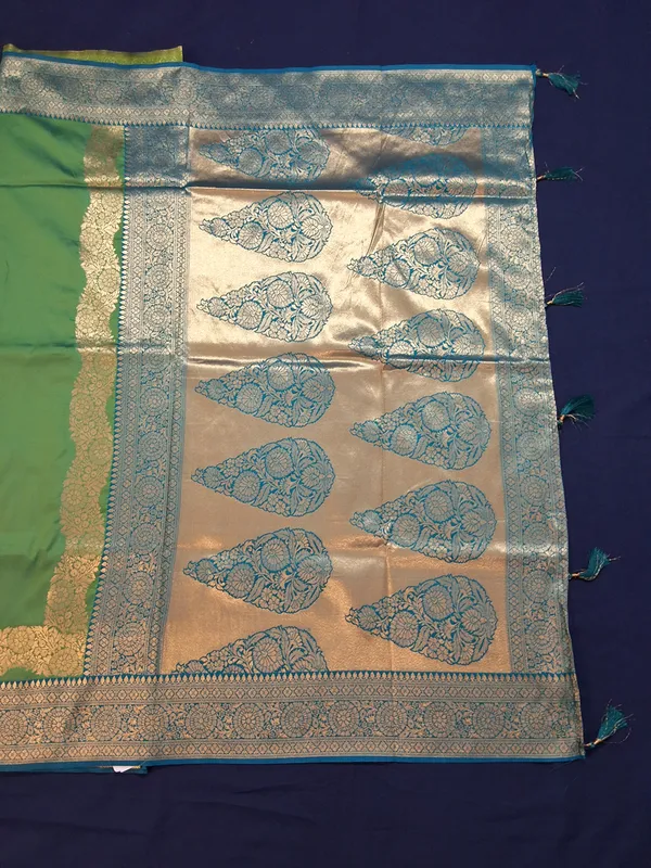 Emerald_&_Peacock_Green_Banarasi_Silk_Saree_With_Unstitched_Blouse