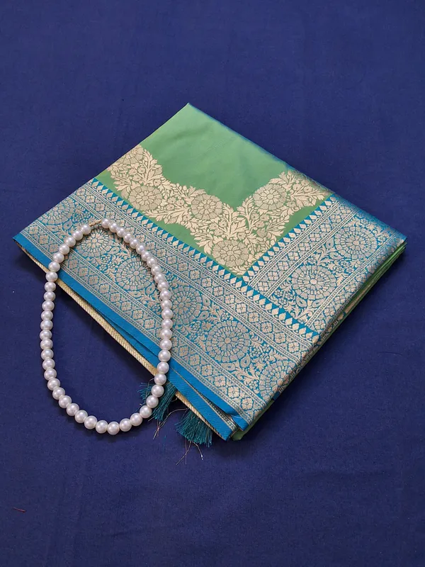 Emerald_&_Peacock_Green_Banarasi_Silk_Saree_With_Unstitched_Blouse