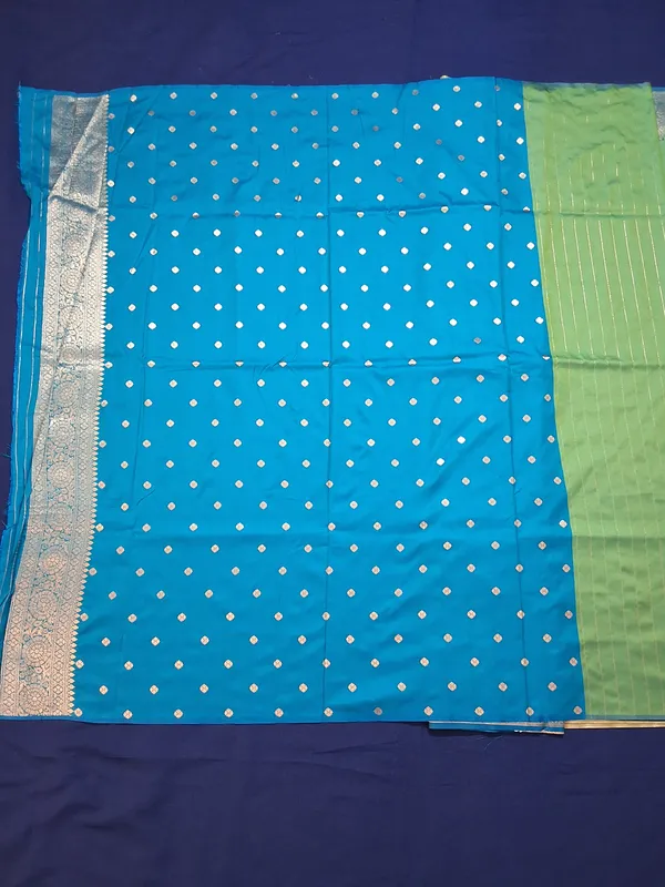 Emerald_&_Peacock_Green_Banarasi_Silk_Saree_With_Unstitched_Blouse