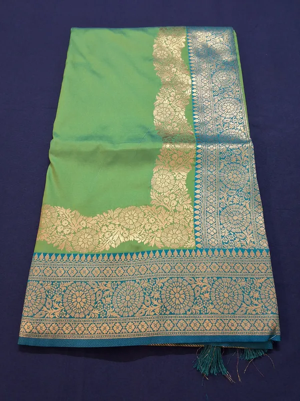 Emerald_&_Peacock_Green_Banarasi_Silk_Saree_With_Unstitched_Blouse