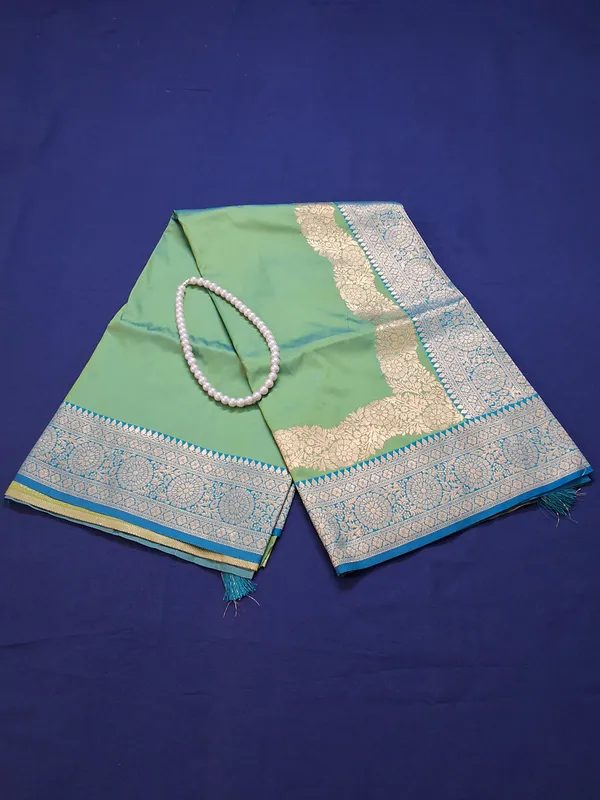 Emerald_&_Peacock_Green_Banarasi_Silk_Saree_With_Unstitched_Blouse