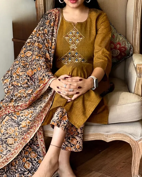Ruddy_Brown_Cotton_Handloom_Embroidery_Suit_Set_With_Dupatta_For_Women
