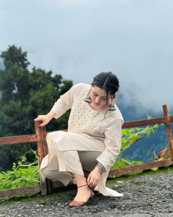 White_Cotton_Embroidered_Kurta_Palazzo_Set_For_Women