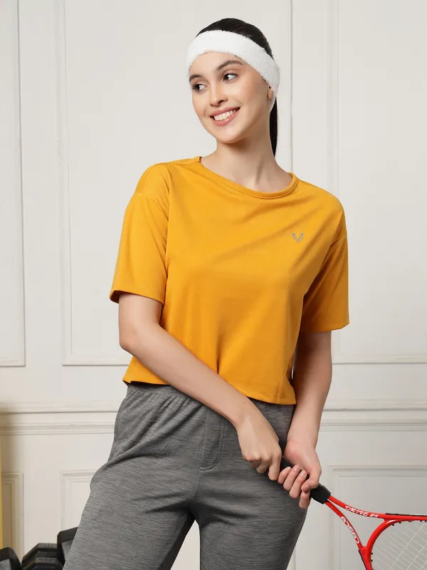 UZARUS_Women's_Regular_Fit_Gym_T-Shirt__Soft,_Breathable_&_Quick-Dry_Activewear__Ideal_for_Workout_,_Yoga,_Running,_Exercise,_Casual_Outings_&_Everyday_Comfort__Lightweight_&_Stretchable_Sportswear_Top_for_women