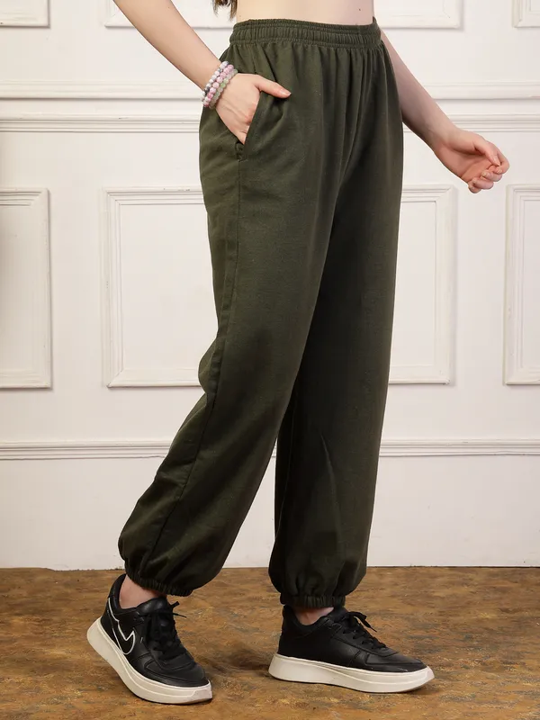 Military_Green_Loose_Baggy_Fit_Joggers_With_Side_Pockets_&_Gripped_Hem_For_Women_&_Girls