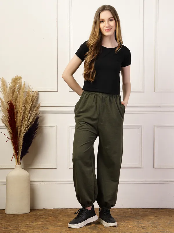 Military_Green_Loose_Baggy_Fit_Joggers_With_Side_Pockets_&_Gripped_Hem_For_Women_&_Girls