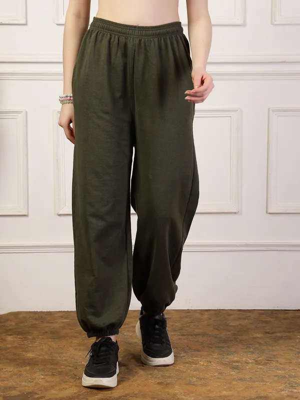 Military_Green_Loose_Baggy_Fit_Joggers_With_Side_Pockets_&_Gripped_Hem_For_Women_&_Girls