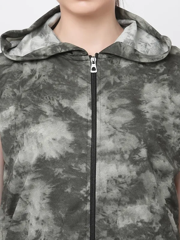 Green_Standard_Length_Polyester_Sleeveless_Hooded_Training_Sports_Gym_Jacket_For_Women_&_Girls