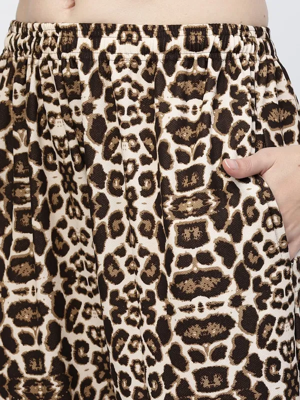 Brown_Animal_Print_Tie-Dye_Strechable_Capri_3/4Th_Shorts_For_Women_&_Girls