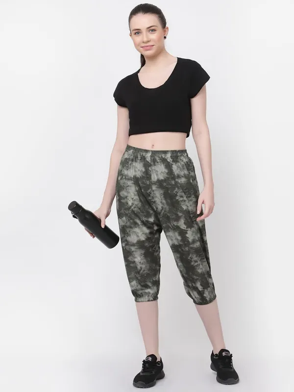Green_Animal_Print_Tie-Dye_Strechable_Capri_3/4Th_Shorts_For_Women_&_Girls