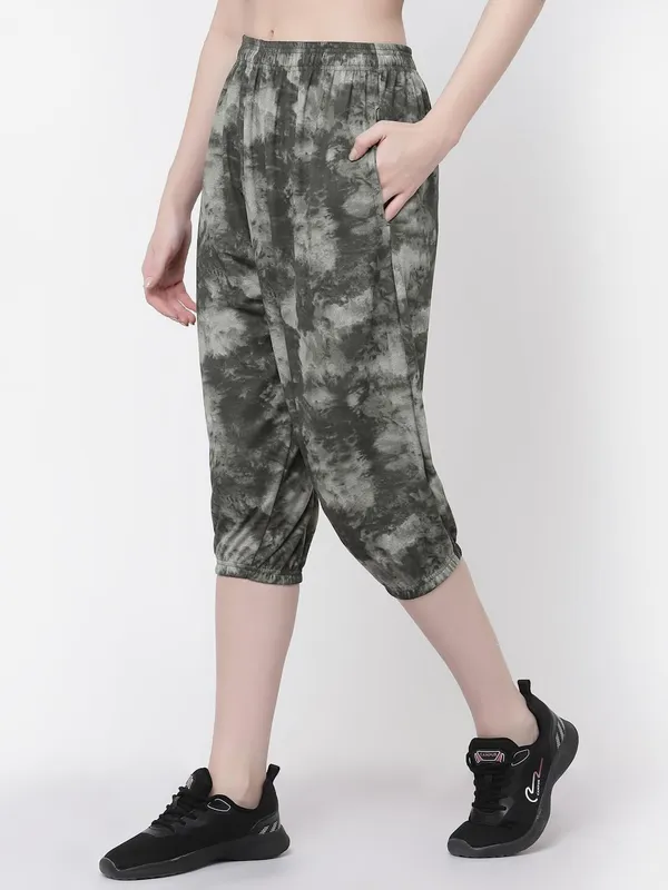 Green_Animal_Print_Tie-Dye_Strechable_Capri_3/4Th_Shorts_For_Women_&_Girls