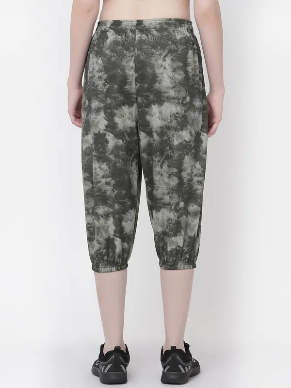 Green_Animal_Print_Tie-Dye_Strechable_Capri_3/4Th_Shorts_For_Women_&_Girls