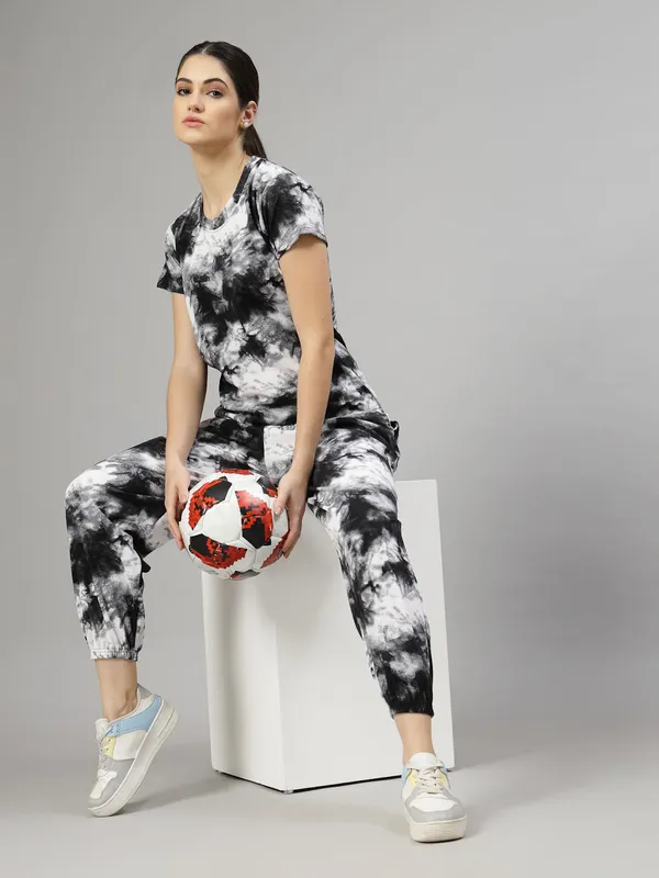 Black_&_White_Animal_Print_Tie-Dye_Night_Suit_Set_For_Women