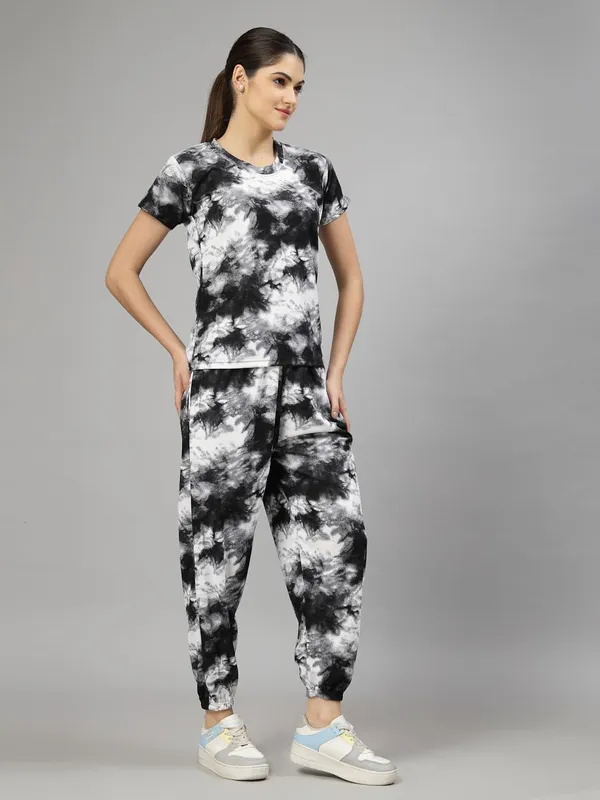 Black_&_White_Animal_Print_Tie-Dye_Night_Suit_Set_For_Women