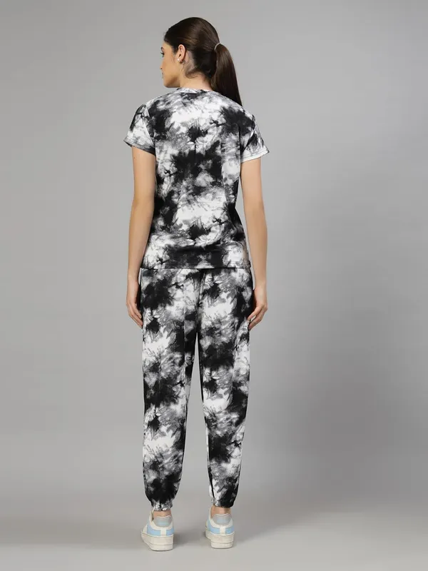 Black_&_White_Animal_Print_Tie-Dye_Night_Suit_Set_For_Women