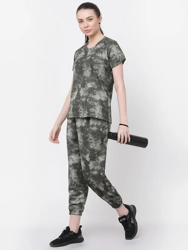 Green_Animal_Print_Tie-Dye_Night_Suit_Set_For_Women