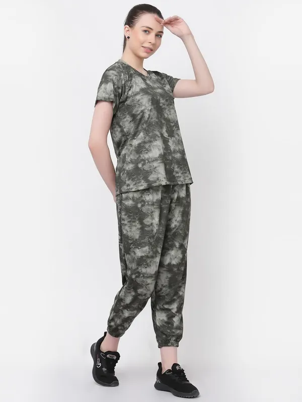 Green_Animal_Print_Tie-Dye_Night_Suit_Set_For_Women