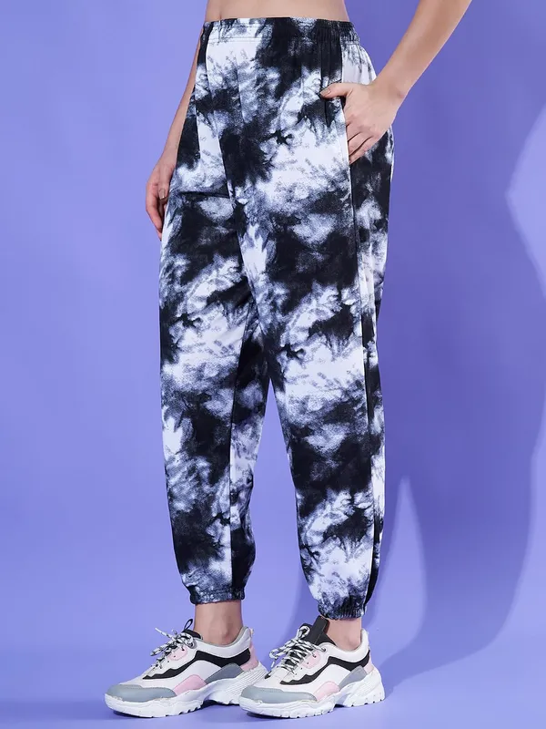 Black_&_White_Relaxed_Fit_Printed_Pyjamas_For_Women_&_Girls