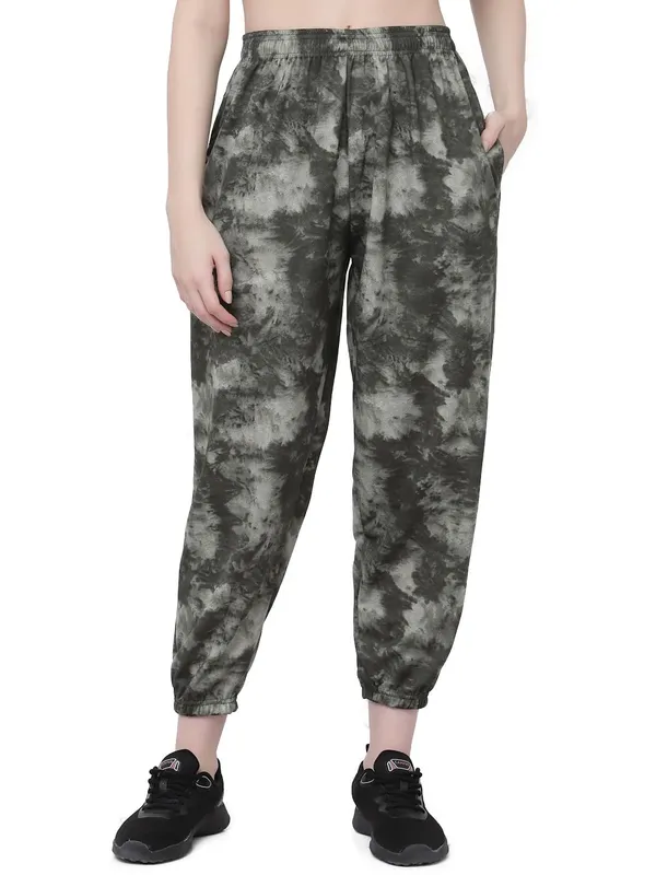 Green_Relaxed_Fit_Printed_Pyjamas_For_Women_&_Girls