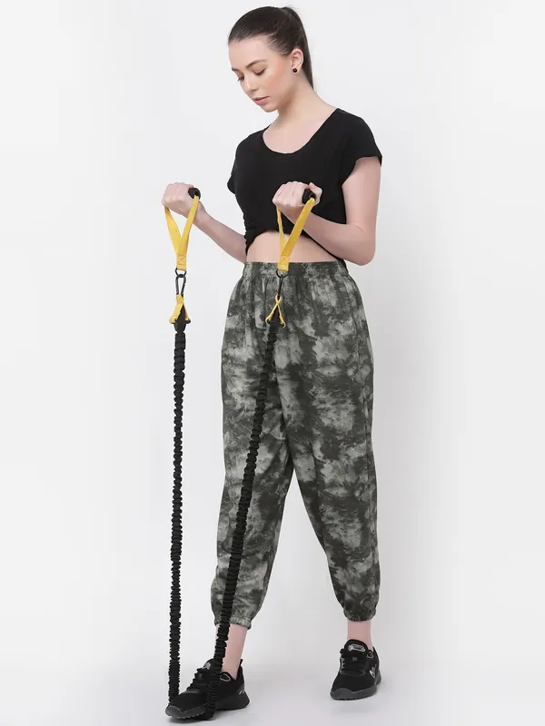 Green_Relaxed_Fit_Printed_Pyjamas_For_Women_&_Girls