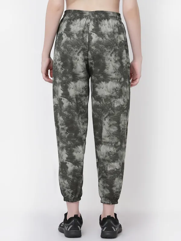 Green_Relaxed_Fit_Printed_Pyjamas_For_Women_&_Girls