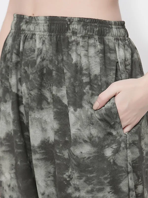 Green_Relaxed_Fit_Printed_Pyjamas_For_Women_&_Girls