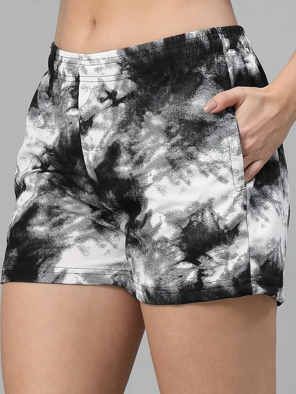 Black_&_White_Relaxed_Fit_Printed_Shorts_With_Side_Pockets_For_Women_&_Girls