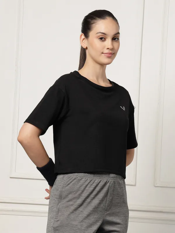 UZARUS_Women's_Regular_Fit_Gym_T-Shirt__Soft,_Breathable_&_Quick-Dry_Activewear__Ideal_for_Workout_,_Yoga,_Running,_Exercise,_Casual_Outings_&_Everyday_Comfort__Lightweight_&_Stretchable_Sportswear_Top_for_women