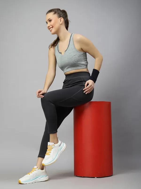 Black_Gym_Wear_Cotton_Stretchable_Leggings_For_Women