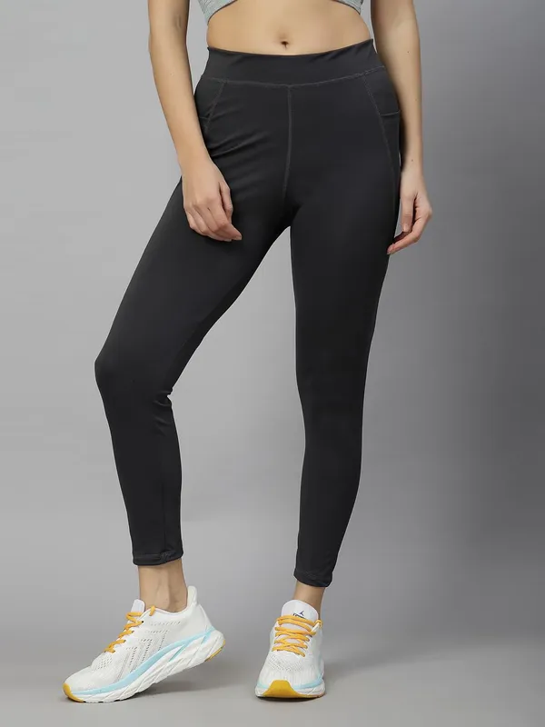 Black_Gym_Wear_Cotton_Stretchable_Leggings_For_Women