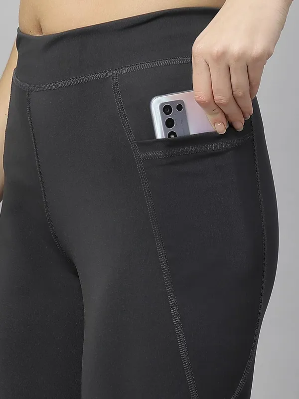Black_Gym_Wear_Cotton_Stretchable_Leggings_For_Women