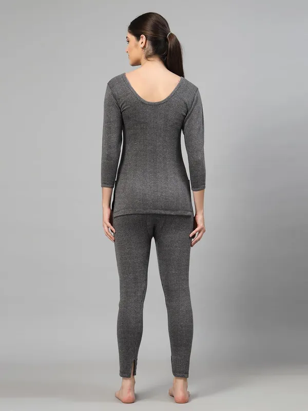 Black_Snug_Fit_Thermal_Top_And_Lower_Set_For_Women
